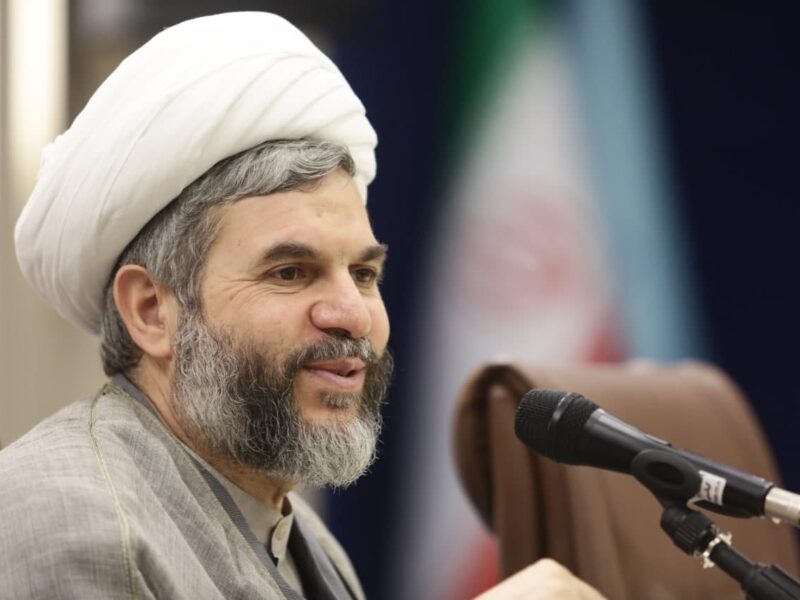 استاد، رکن اصلی دانشگاه است و رسالت او تربیت شاگردانی شایسته است
